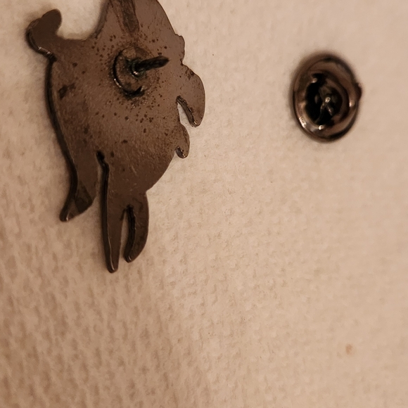 Lot of Small Brooches and Lapel Pins - Picture 10 of 16